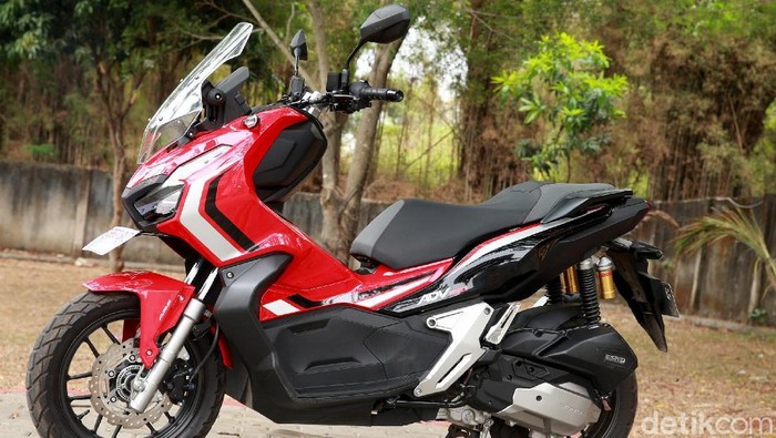 PT Astra Honda Motor (AHM) telah luncurkan skutik yang jadi fenomenal di kalangan pencinta roda dua Indonesia. Motor itu Adalah Honda ADV 150. Penasaran?
