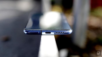 Mengusung baterai berkapasitas 3.800 mAh. Foto: Engadget