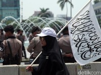 Mereka yang Meragukan Ahok Pimpin BUMN