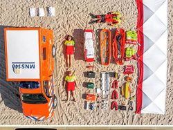 Membongkar Isi Dalam Mobil Ambulans, Polisi dan Pemadam