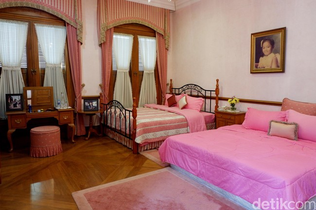 Awal tahun 1990-an bangunan yang megah itu pun terwujud dan diberi nama Villa Puri Joya. Foto: Gresnia Arela