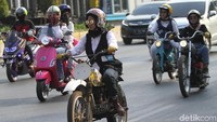 Salah stau yang membuat parade ini menjadi sorotan adalah gaya berpakaian para pengendaranya yang terlihat sangat necis.