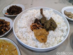 Nikmatnya Bajamba, Makan Sedulang Bersama Khas Ranah Minang