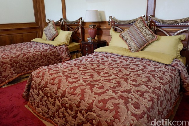 Sepulang berkeliling Eropa, Gunaevy berkunjung ke Mega Mendung, Bogor, untuk melihat kembali tanah seluas 63.641 meter per segi lebih yang dibelinya pada akhir 1980-an. Foto: Gresnia Arela