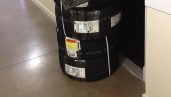 Dikira jadi tidak kelihatan jika ditaruh keset di atasnya? Foto: Bored Panda