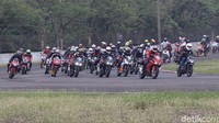 Kali ini, ada ratusan bikers yang memanaskan suasana Sirkuit Sentul.
