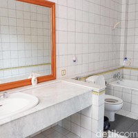 Sementara lantai atas terdapat empat kamar yang masing-masing dilengkapi kamar mandi. Foto: Gresnia Arela