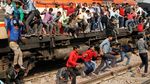 Ngeri! Naik Kereta di India Sampai Begini