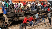 Stasiun Kereta Api New Delhi memegang Guinness Book of Records untuk Sistem Rute Relay Interlocking terbesar.