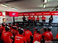 Pebalap Cilik Diberi Arahan Pebalap Profesional. 