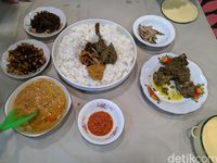 Nikmatnya Bajamba, Makan Sedulang Bersama Khas Ranah Minang