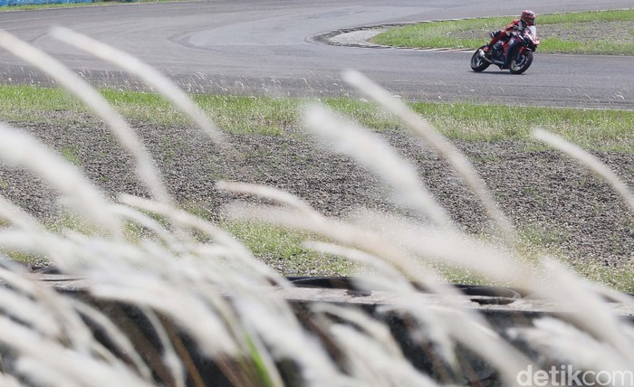 Gelaran Indonesia CBR Raceday (ICE day) 2019 sudah dimulai! Beberapa pebalap mulai memasuki lintasan Sirkuit Internasional Sentul.
