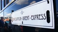 Venice Simplon Orient Express, sekali jalan tarifnya US$ 1.900, kabin kereta ini bisa disulap jadi ruang pertemuan di siang dan jadi kamar di malam hari.