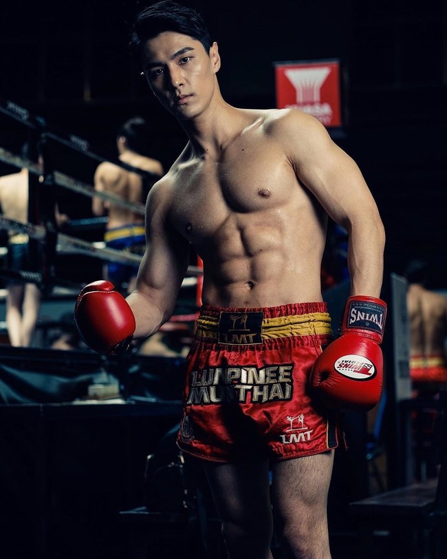 Sebelum beraksi di Mister Global 2019, Jong Woo Kim memenangkan kontes Mister International Korea Top 2 di 2018. Foto: Instagram/@tim_jongwoo