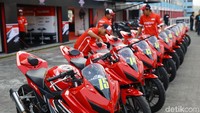 Selain itu pebalap-pebalap muda lulusan Astra Honda Racing School (AHRS) juga akan hadir pada gelaran ICE Day kali ini, untuk unjuk skill balap menggunakan Honda CBR150.