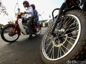 Saat Motor-motor Jadul nan Ganteng Geruduk GBK