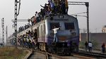 Ngeri! Naik Kereta di India Sampai Begini