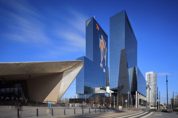 Delftse Poort merupakan menara kembar di Rotterdam. Pencakar langit ini memiliki tinggi 151 m dengan 41 lantai. (iStock) Delftse Poort merupakan menara kembar di Rotterdam. Pencakar langit ini memiliki tinggi 151 m dengan 41 lantai. (iStock)