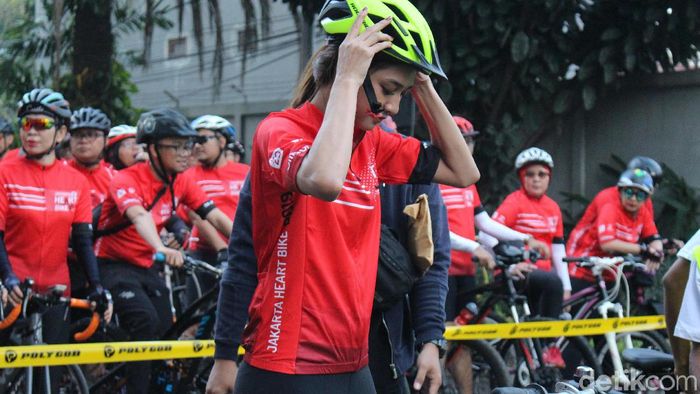 Serunya Gowes Cantik  Bareng Mikha Tambayong di Jakarta 