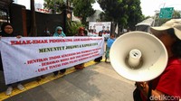 Mereka mengutuk aksi kekerasan dalam demo di depan Gedung DPR tempo hari.