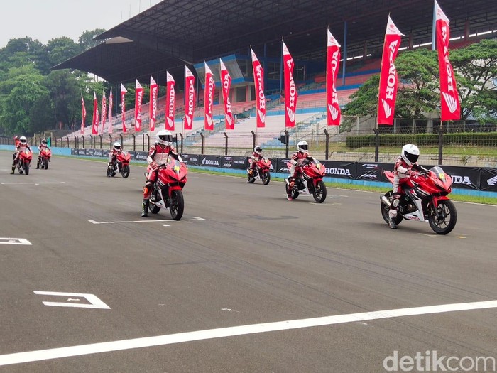 Pebalap Cilik Mulai Geber CBR di Sentul
