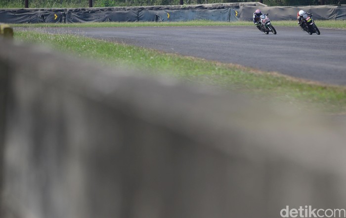 Gelaran Indonesia CBR Raceday (ICE day) 2019 sudah dimulai! Beberapa pebalap mulai memasuki lintasan Sirkuit Internasional Sentul.