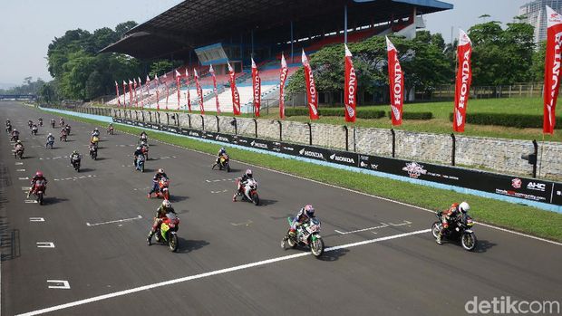 Gelaran Indonesia CBR Raceday (ICE day) 2019 sudah dimulai! Beberapa pebalap mulai memasuki lintasan Sirkuit Internasional Sentul.
