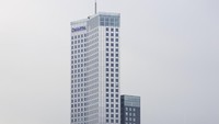 Maastoren memiliki tinggi 165 m. Gedung yang terletak di tepi Sungai Nieuwe Maas ini merupakan bangunan tertinggi di Belanda. (iStock)