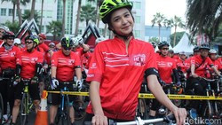 Mikha Tambayong terpilih menjadi duta Yayasan Jantung Indonesia. Menurutnya cara menjaga jantung tetap sehat adalah dengan bersepeda. Intip keseruannya.