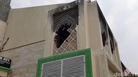 Lantai dua rumah umat Opick terbakar. (Foto: desi puspasari)