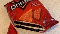 Keripik Doritos diwujudkan dalam bentuk cake. Dibuat lengkap dengan kemasan khasnya. Isinya cake cokelat lapis krim. Foto: Istimewa