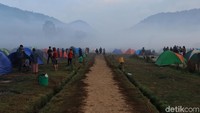 Kabut ini menyelimuti hamparan luasterutama pada pukul 05.00 hingga 07.00 WIB.