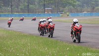 Aspal panas Sentul langsung dilintasi dengan mulus.