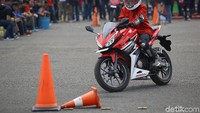 Bikers yang mengunjungi Indonesia CBR Race Day 2019 seri kedua ditantang slalom hingga time trial.