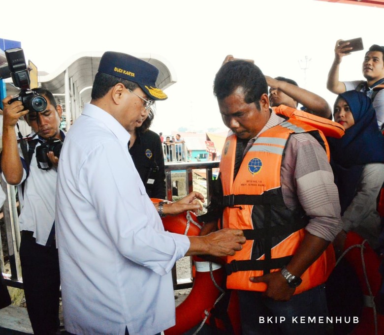 Menhub Minta Angkutan Sungai Musi Terintegrasi dengan LRT & BRT Menhub Minta Angkutan Sungai Musi Terintegrasi dengan LRT & BRT