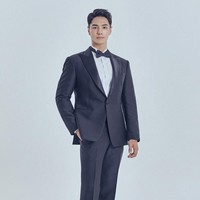 Jong Woo Kim, juara Mister Global 2019, merupakan pria berusia 23 tahun yang berprofesi sebagai model. Saat ini dia sedang menyelesaikan pendidikan di administrasi kepolisian. Foto: Instagram/@tim_jongwoo