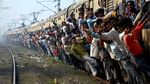 Ngeri! Naik Kereta di India Sampai Begini