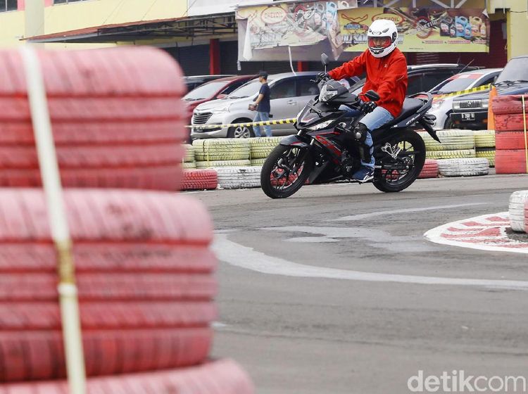 Asyiknya Slalom di Atas Jok New Supra GTR