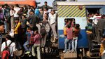 Ngeri! Naik Kereta di India Sampai Begini