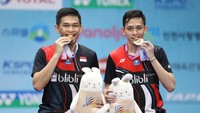 Pada final di Incheon Airport Skydome, Minggu (29/9/2019), Fajar/Rian berhadapan dengan unggulan keempat Takeshi Kamura/Keigo Sonoda. Tampil sebagai unggulan keenam, Fajar/Rian menang dua gim langsung 21-16, 21-17.