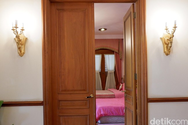 Gunaevy yang merupakan mantan pendiri perusahaan distributor resmi Mitsubishi di Indonesia lalu mempekerjakan penduduk sekitar yang kala itu hanya bekerja sebagai petani biasa untuk ikut menggarap villa. Foto: Gresnia Arela