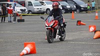 Sebelum slalom challenge juga terdapat safety driving briefing dari panitia untuk para peserta.