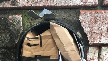 Maksa sekali dimasukkan ke kotak surat. Foto: Bored Panda