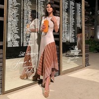 Sebelumnya wanita yang akrab disapa Dinda tersebut penah dijuluki crazy rich Los Angelenos (orang Los Angeles) oleh majalah Harpers Bazaar AS. Ketika itu, ia bahkan diwawancarai oleh penulis buku Crazy Rich Asians untuk edisi September 2019. Foto: Instagram @adindabakrie