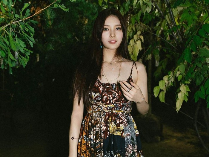 Bae Suzy di Paris Fashion Week. Foto: dok. Vogue, Dok. Instagram Bae Suzy di Paris Fashion Week. Foto: dok. Vogue, Dok. Instagram