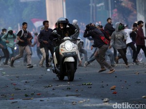 Rusuh Lagi di Malam Hari, Ini 4 Titik Ricuh di Sekitar DPR