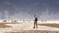 Gurun berbatu ini ramai didatangi wisatawan. Kalau mau datang ke sini, disarankan pada musim dingin dan musim gugur. (Foto: Facebook/الهيئة العامة للسياحة والتراث الوطني)