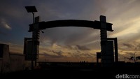 Berada di kawasan terluar paling utara Indonesia, senja di Miangas terasa berbeda.