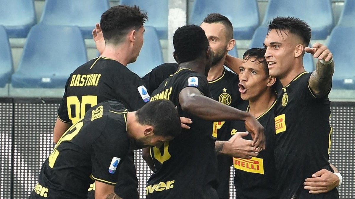 Antonio Conte tak mau Inter Milan sekadar cari aman di markas Barcelona (Foto: Paolo Rattini/Getty Images)