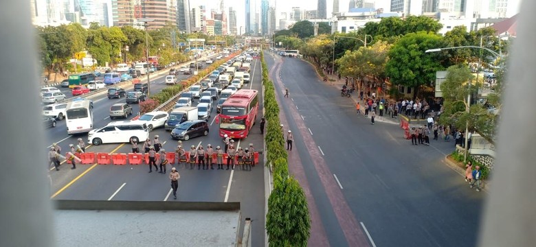 Foto: Kendaraan diputarbalikan di KM 8 Tol Dalam Kota (Samsuduha) Foto: Kendaraan diputarbalikan di KM 8 Tol Dalam Kota (Samsuduha)